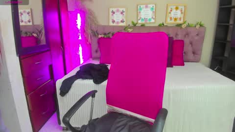 lia online show from November 2025 08:30:01 PM