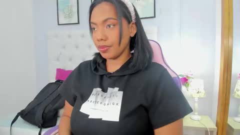 lia_mariana online show from October 2025 11:01:02 PM