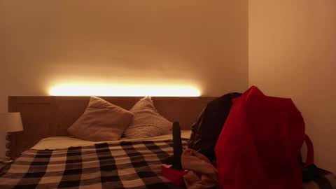 Lia online show from April 2026 12:43:01 PM