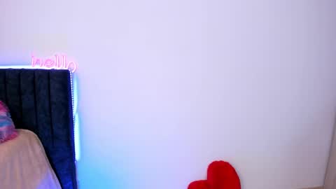 Little Queen Lia  online show from December 2024 10:14:02 PM