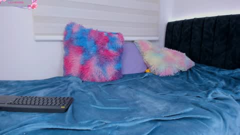 Little Queen Lia  online show from February 2025 02:00:01 AM