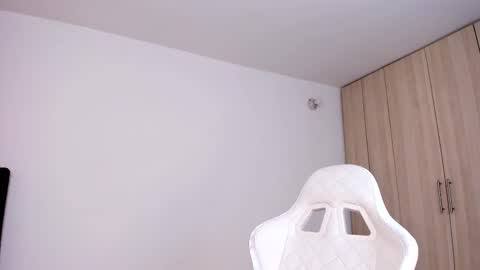 Little Queen Lia  online show from February 2025 11:57:01 PM