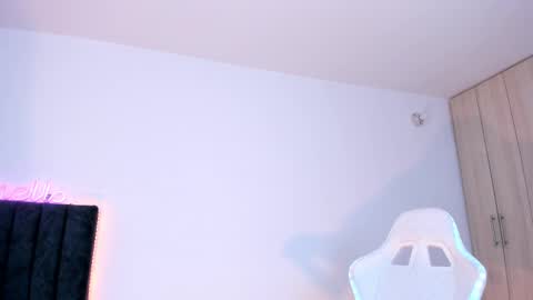 Little Queen Lia  online show from February 2025 12:05:02 AM