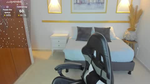 Lia  online show from September 2025 02:15:02 AM