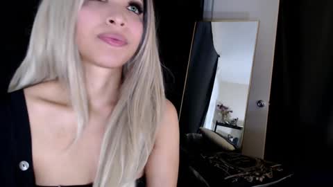 Lia Divina online show from February 2025 11:55:01 AM