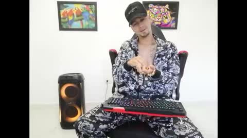 Snapshot of liam_andres12 chatting on October 2025 09:49:02 PM Andres online show from October 2025 09:49:02 PM