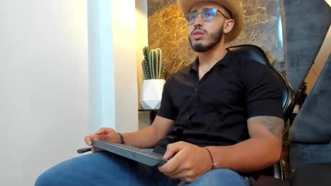 LIAM KLEIN online show from September 2025 11:23:02 AM