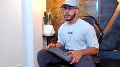 LIAM KLEIN online show from September 2025 03:24:02 PM