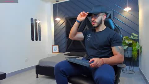 LIAM KLEIN online show from October 2025 11:17:01 AM