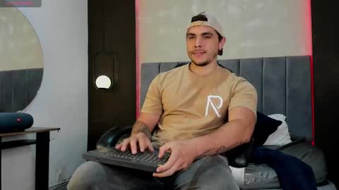 Liam online show from October 2025 08:27:02 PM