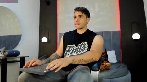 Liam online show from October 2025 07:11:02 PM