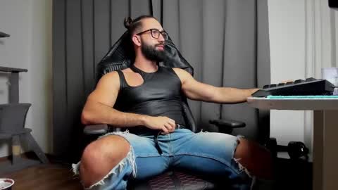 Snapshot of liamaesthetic chatting on March 2025 06:40:02 PM Liam online show from March 2025 06:40:02 PM