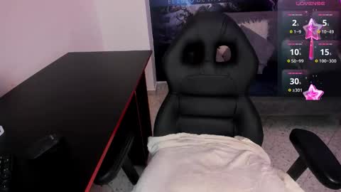 Lia online show from November 2025 05:06:02 PM