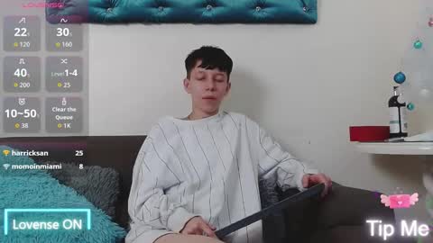 Liam  online show from November 2025 09:28:01 PM