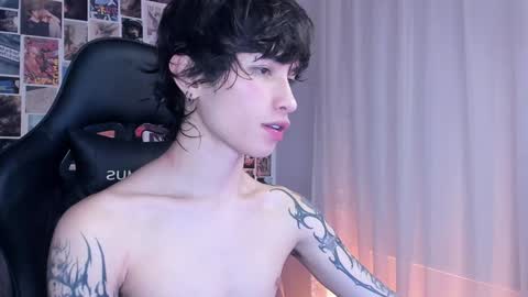 Snapshot of liamelf chatting on January 2025 09:27:01 AM Liam online show from January 2025 09:27:01 AM