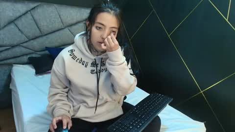 Snapshot of liamonroee_ chatting on December 2025 11:48:01 AM L I A M O N R O E online show from December 2025 11:48:01 AM