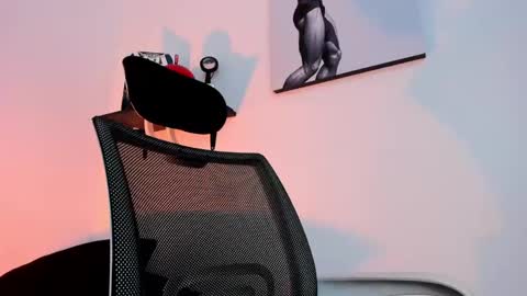 Snapshot of liamreigns_ chatting on March 2025 10:49:02 PM liam online show from March 2025 10:49:02 PM