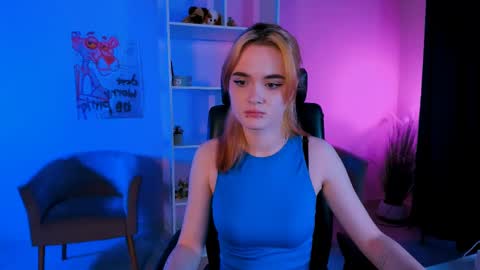 Snapshot of liana_kisses chatting on February 2025 04:44:01 PM Little Liana online show from February 2025 04:44:01 PM