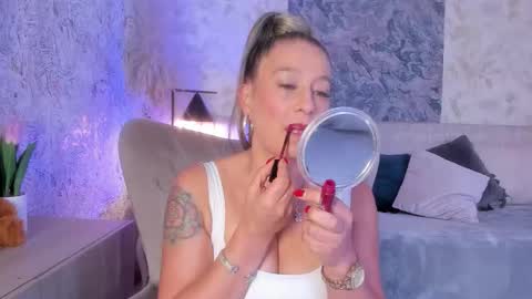 Lian online show from November 2025 07:47:01 PM