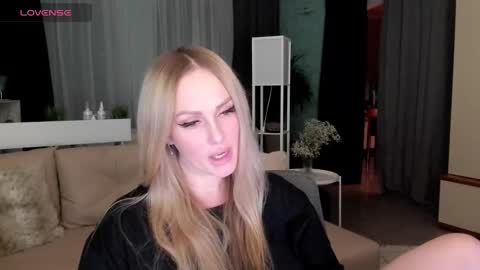 Snapshot of libby_nora chatting on February 2025 04:25:01 PM Libby online show from February 2025 04:25:01 PM