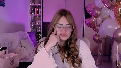 libra_mia online show from October 2025 05:26:02 AM