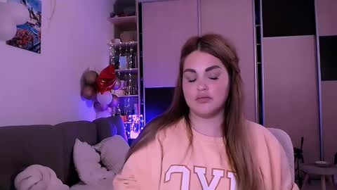 libra_mia online show from November 2025 07:13:01 PM