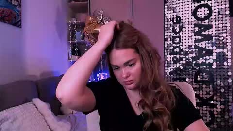 libra_mia online show from November 2025 08:46:02 AM