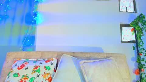 Valentina Hall online show from December 2025 11:38:02 AM