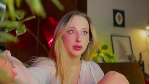 Snapshot of lierie chatting on February 2026 06:15:01 PM its my birthday today so im offline but id be so happy if you felt like sending me a birthday love while im away online show from February 2026 06:15:01 PM