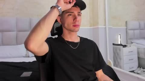 L I I A M online show from February 2025 07:18:02 AM