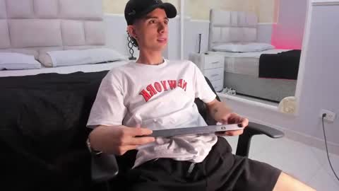 L I I A M online show from February 2025 04:59:01 AM