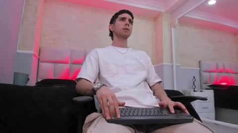 L I I A M online show from February 2025 11:09:02 AM