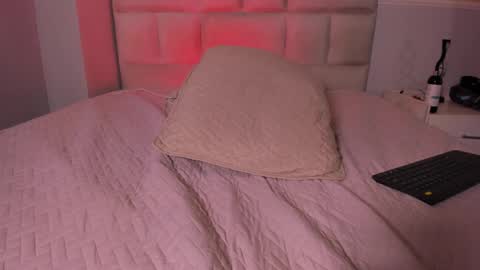 L I I A M online show from February 2025 08:40:02 AM