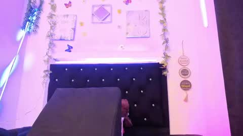 liilly_taylor1 online show from October 2025 04:05:02 PM