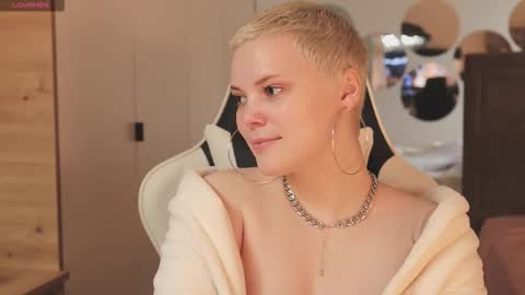 likaaberry online show from December 2025 12:01:01 PM