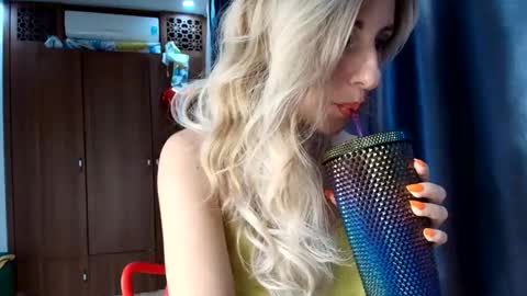 Snapshot of like_firebird chatting on March 2025 10:04:01 AM Mia Onlyfans link - online show from March 2025 10:04:01 AM