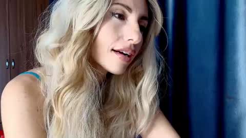 Snapshot of like_firebird chatting on September 2025 06:35:01 AM Mia Onlyfans link - online show from September 2025 06:35:01 AM