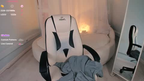  YOUR LIL STEPHANIE  online show from October 2025 01:29:01 PM