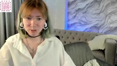 Snapshot of lilac_muse chatting on June 2026 11:25:02 AM Lili online show from June 2026 11:25:02 AM
