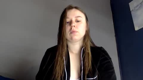 Snapshot of lilae37yis chatting on October 2025 05:37:01 AM Lily online show from October 2025 05:37:01 AM