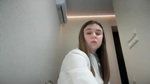 Snapshot of lilae37yis chatting on October 2025 06:28:02 PM Lily online show from October 2025 06:28:02 PM