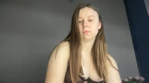 Snapshot of lilae37yis chatting on October 2025 04:51:02 PM Lily online show from October 2025 04:51:02 PM