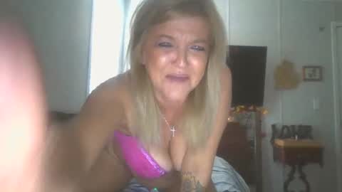 Snapshot of lilblonde412 chatting on October 2025 01:55:02 PM lilblonde412 online show from October 2025 01:55:02 PM