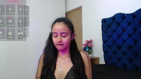 Lili online show from November 2025 03:42:02 AM