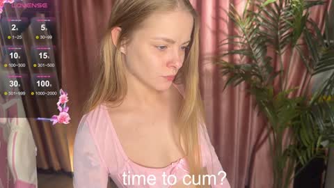 Snapshot of lili_01 chatting on September 2025 09:47:02 AM Lili online show from September 2025 09:47:02 AM