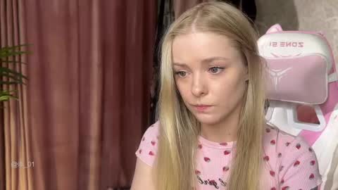 Snapshot of lili_01 chatting on May 2026 02:10:01 PM Lili online show from May 2026 02:10:01 PM