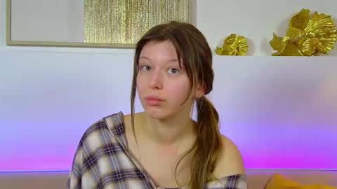 Mia online show from February 2026 06:40:02 AM