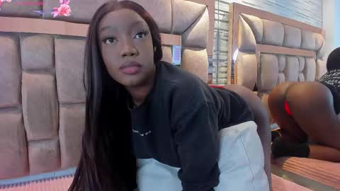 LILIAN  online show from October 2025 08:06:02 PM