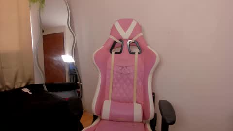 holis soy lily chang no olvides el pulgar arriba es muy importante para mi 3 independent model online show from February 2025 07:35:02 PM