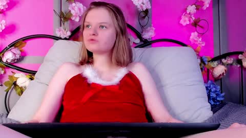 Snapshot of lilianslow chatting on December 2024 01:21:01 PM hi guys Im new here Im 18 years oldIve never had sex online show from December 2024 01:21:01 PM